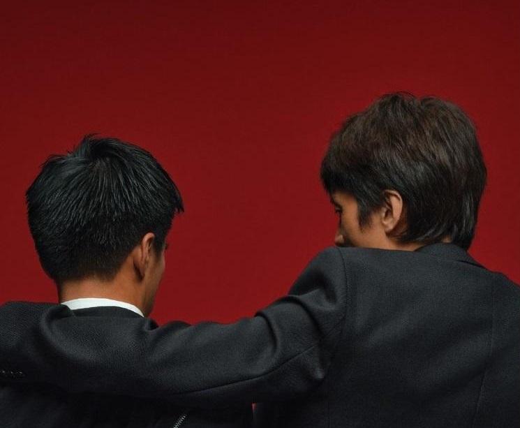 黃子華夥拍林海峰合演舞台劇《愛我別走》,門票今日正式公開發售,據悉門票已火速售罄。