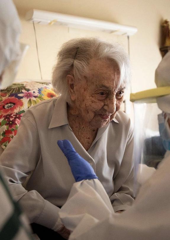 女兒稱母親長壽全因基因。(Twitter)