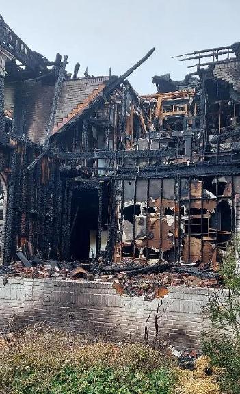 大宅損毀狀況一覽無遺。(Zillow)