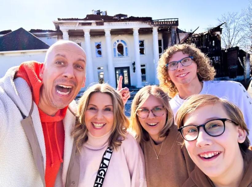 Mike Thakur打算與家人一起慢慢重修大屋,並會將過程拍片播出。(網上圖片)