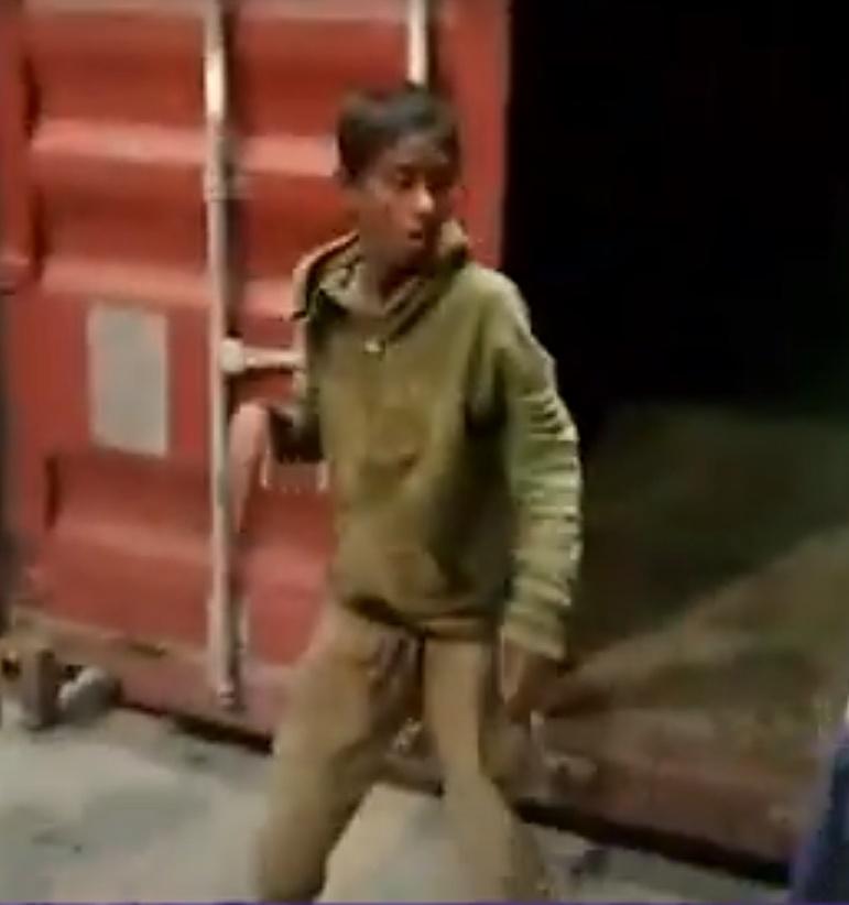 Fahim獲救一刻。(YouTube)