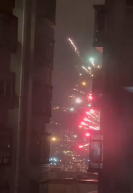 土瓜灣煙花長達半分鐘。(FB)