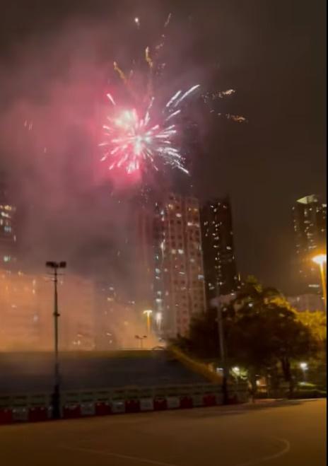 土瓜灣煙花長達半分鐘。(FB)