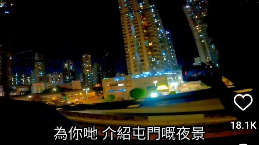 2青年狀甚興奮,更直呼「為你哋介紹屯門嘅夜景」。(IG)