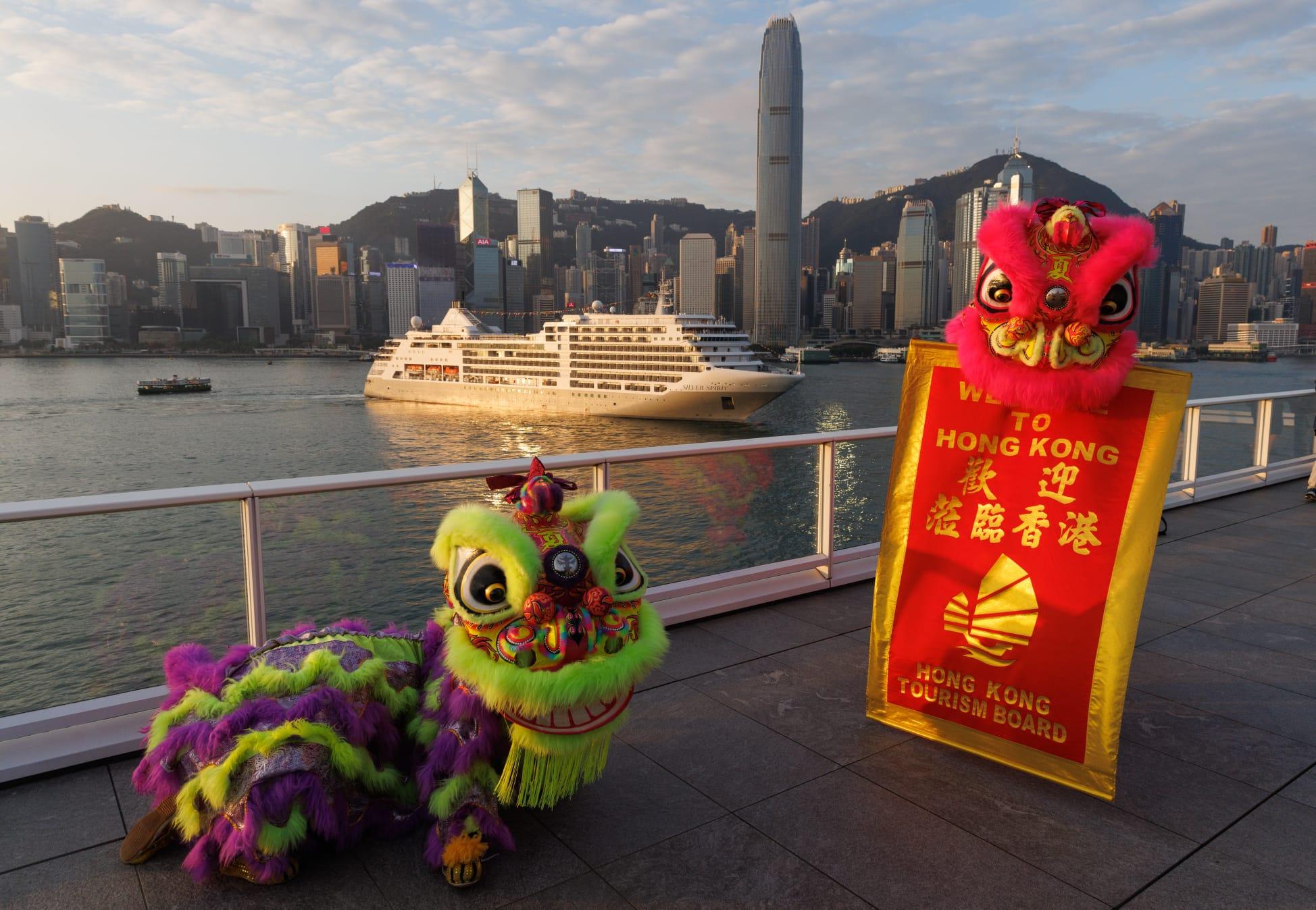 旅發局在停泊區安排舞獅表演。(蘇文傑攝)