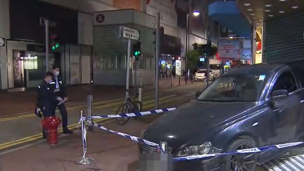 懷疑為一輛失車,正聯絡車主協助調查。(電視截圖)