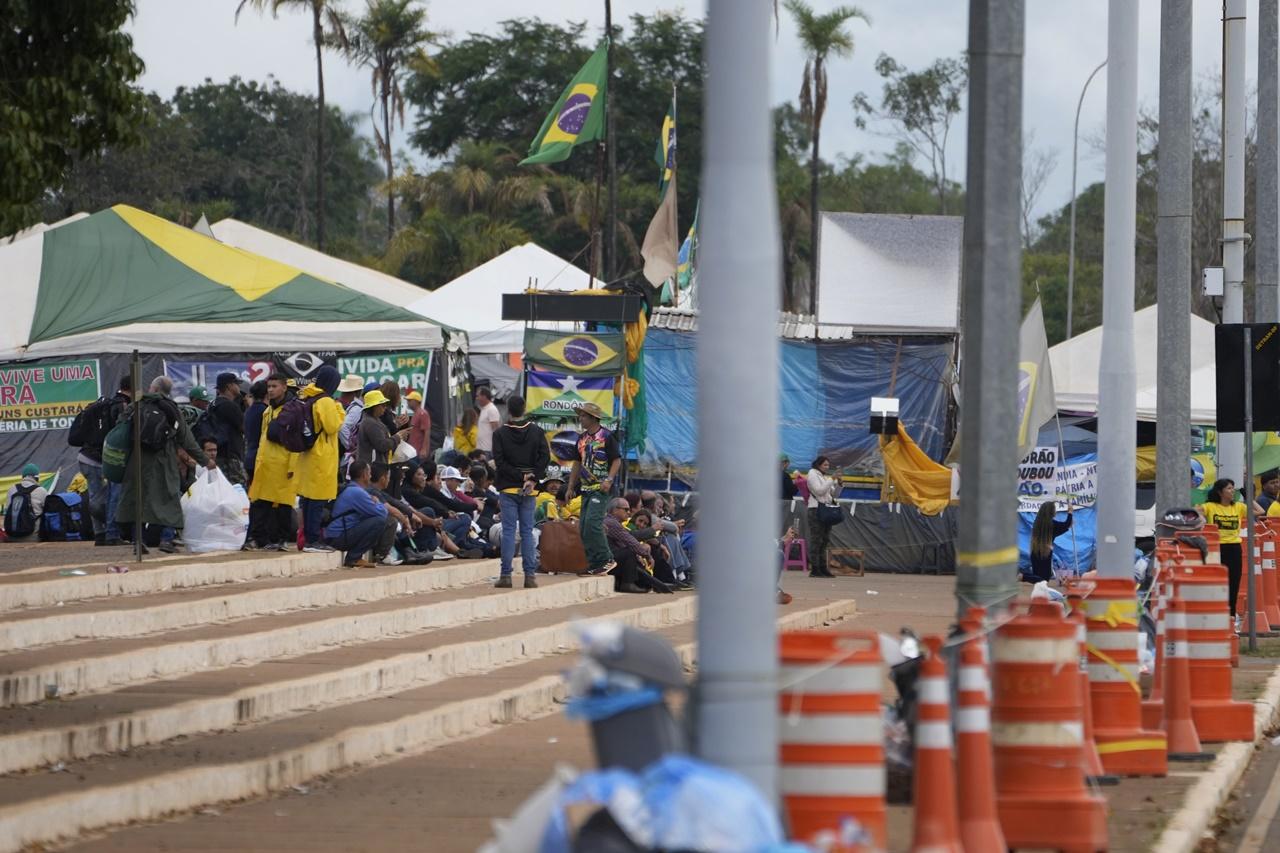 巴西騷亂至今拘捕1500人,博爾索納羅於美國因腹痛入院。