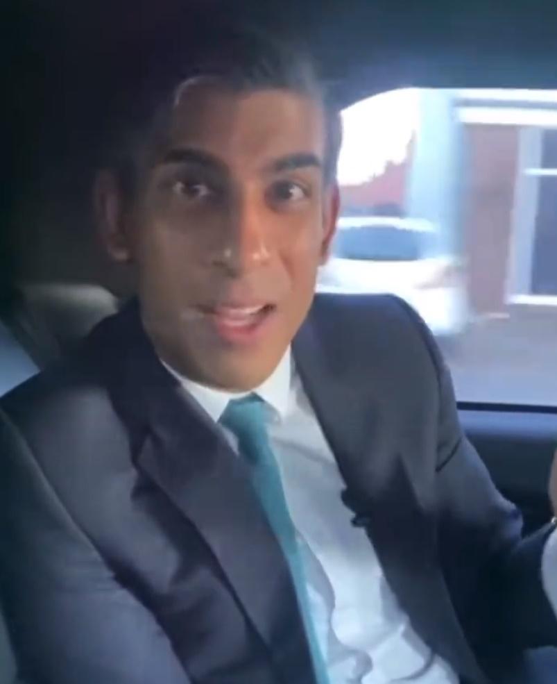 辛偉誠搭車拍片無扣安全帶,警方展開調查。(Twitter)