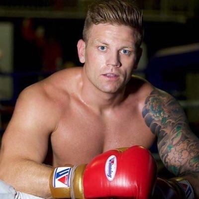 好友稱:Casey Caswell是職業拳擊手兼澳洲冠軍,他們(2賊)選錯地方。(Casey Caswell。網上圖片)