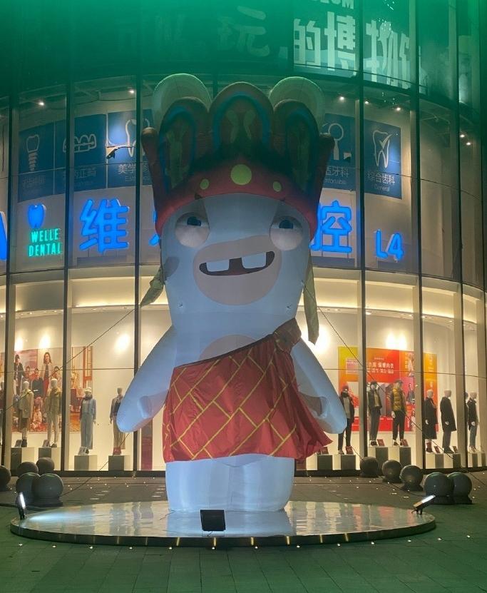 上海一處商場外。(互聯網)