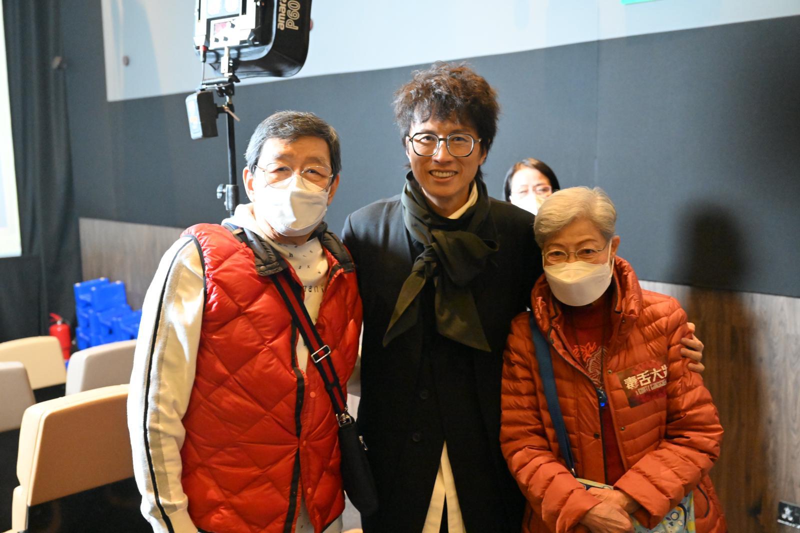 羅蘭姐同修哥出席《毒舌大狀》於太古城中心舉行「毒舌大狀群星首映禮」。