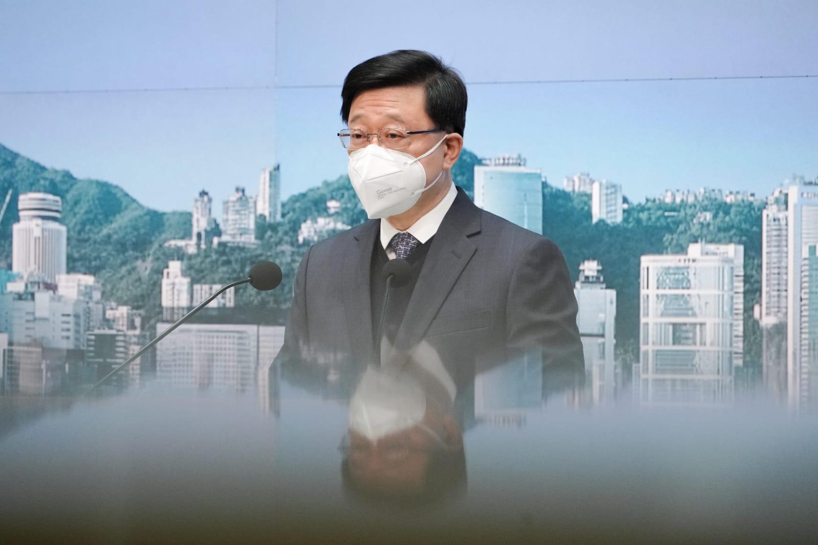 行政長官李家超在行會前見傳媒。(李睿哲攝)