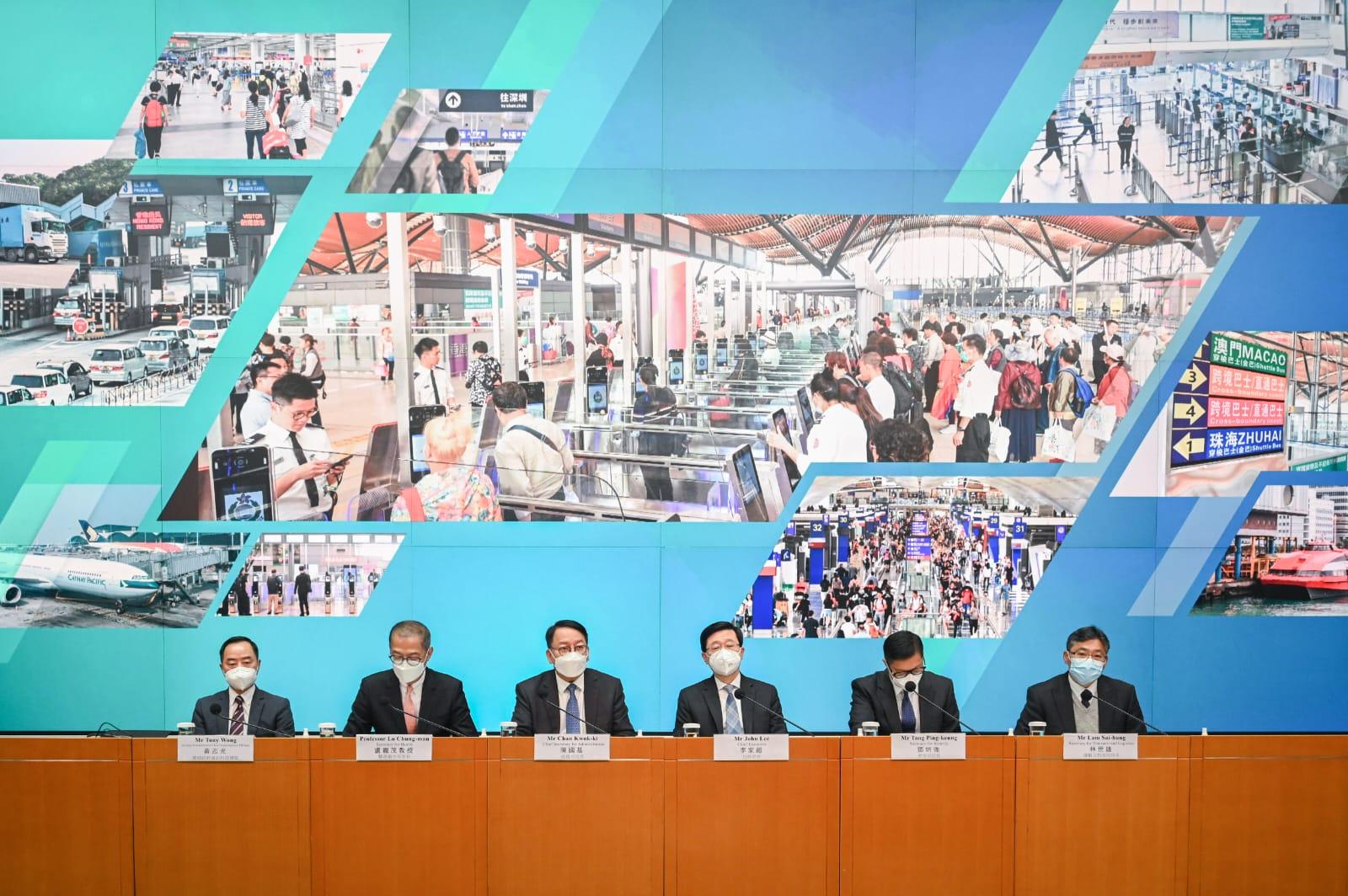 特首李家超與一眾官員下午交代周日與內地通關安排。(李睿哲攝)