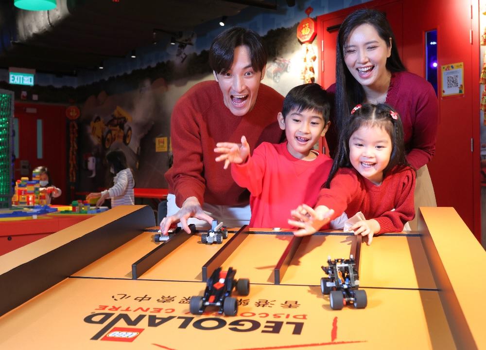 孩子亦可以在樂高®賽車場體驗創作花車,並即場測試花車能夠走得多遠。