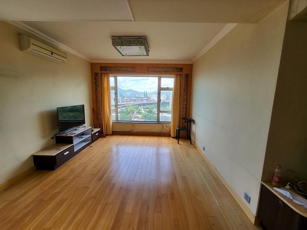 大廳面向荔枝角公園及網球場,並遠望葵涌碼頭海景。