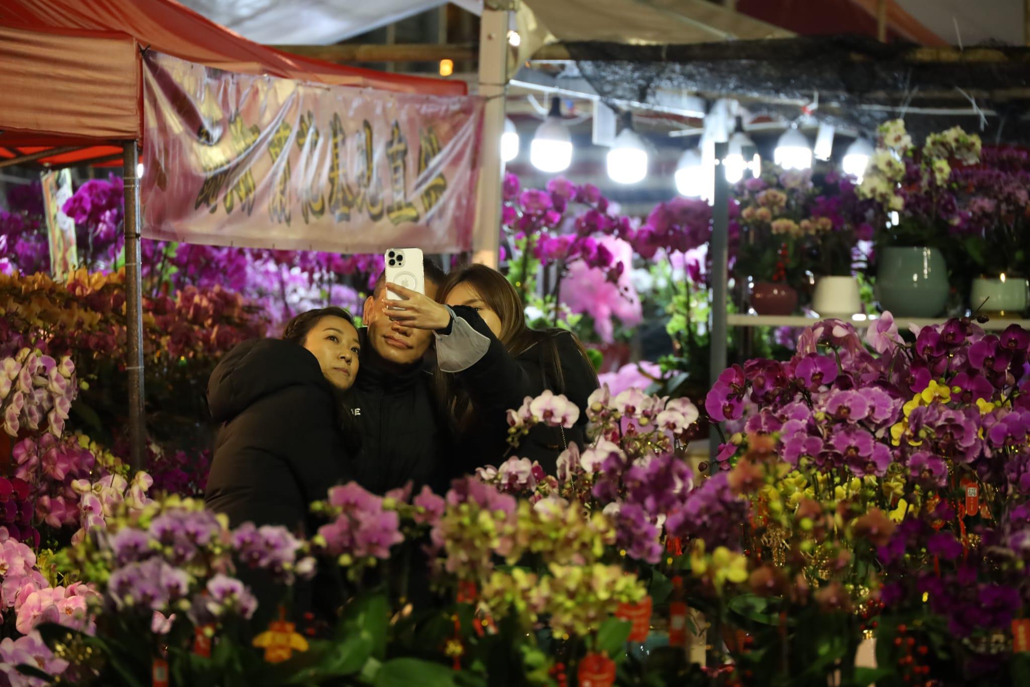 全港15個年宵市場,今日開鑼。(鍾式明攝)