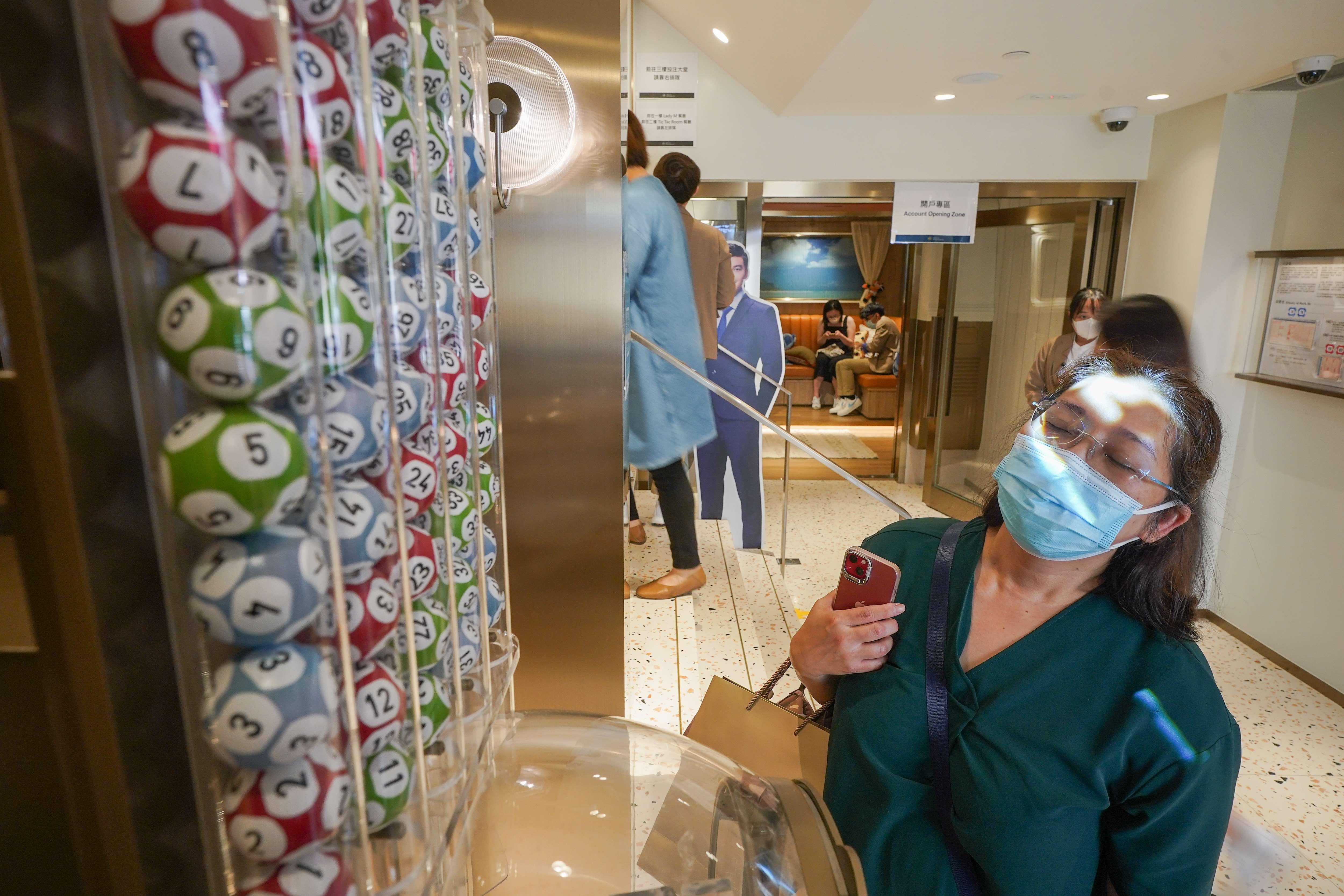 六合彩新春金多寶1月26日攪珠,頭獎獨中料袋8,000萬。(資料圖片)