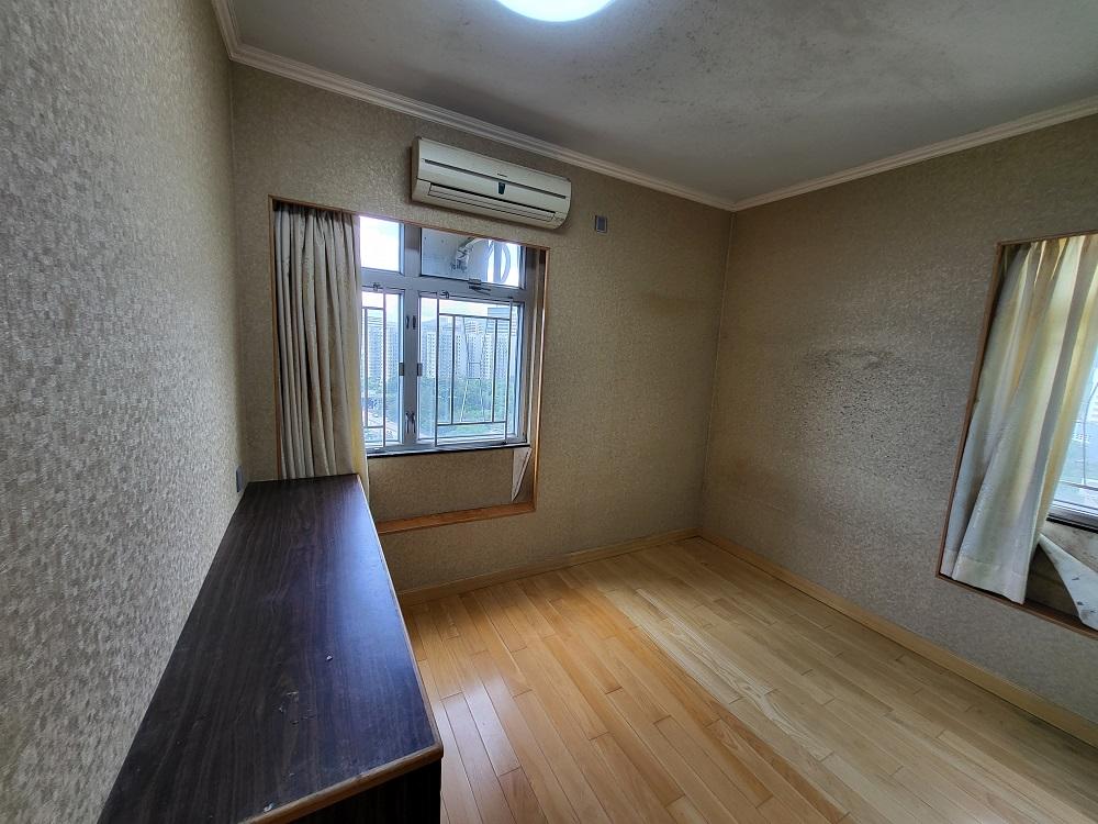 部分睡房設有兩邊窗,光猛兼空氣流通。