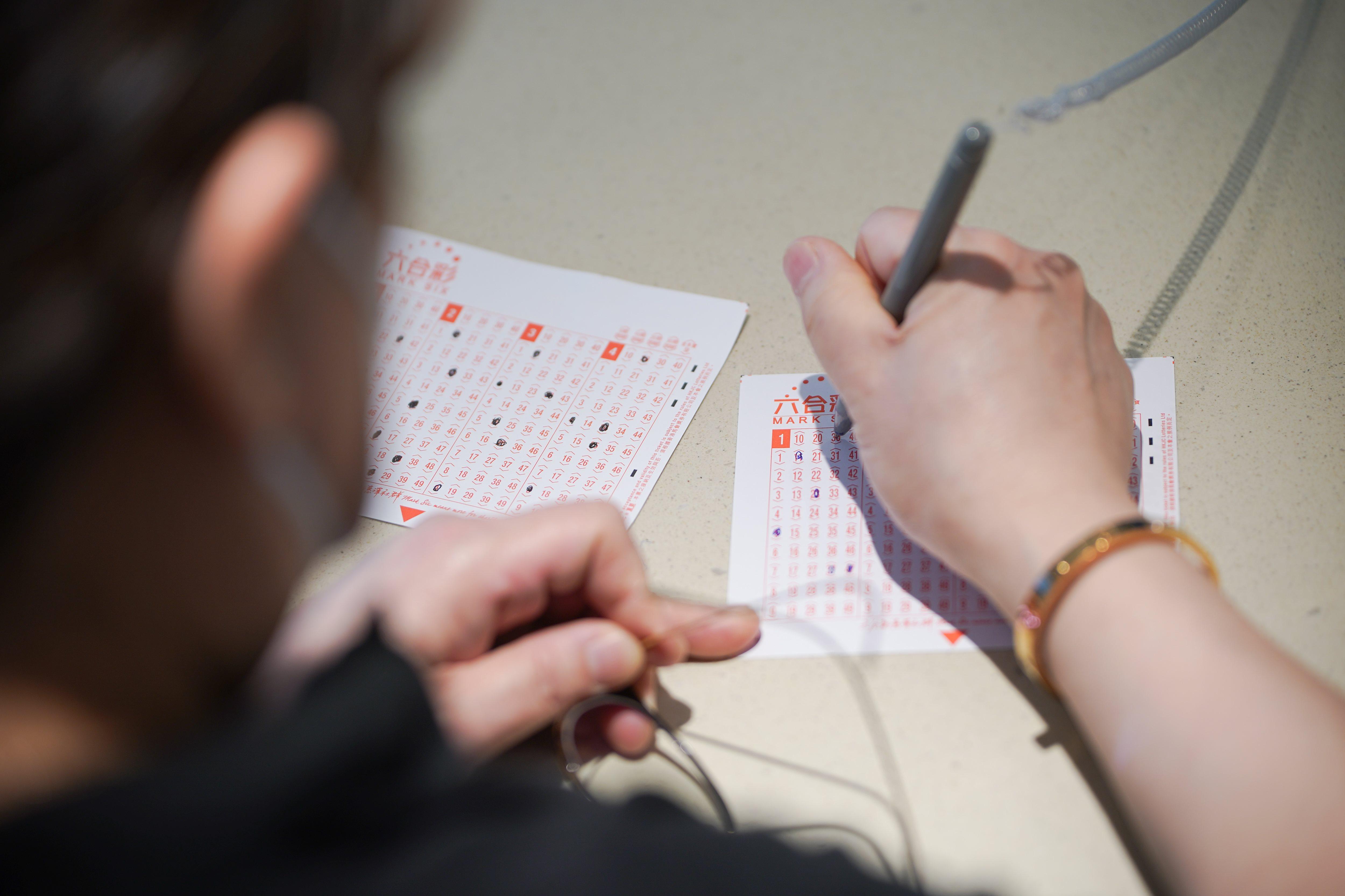 六合彩新春金多寶頭獎獨中料袋8,000萬,馬會提供6個發財冧碼。(資料圖片)