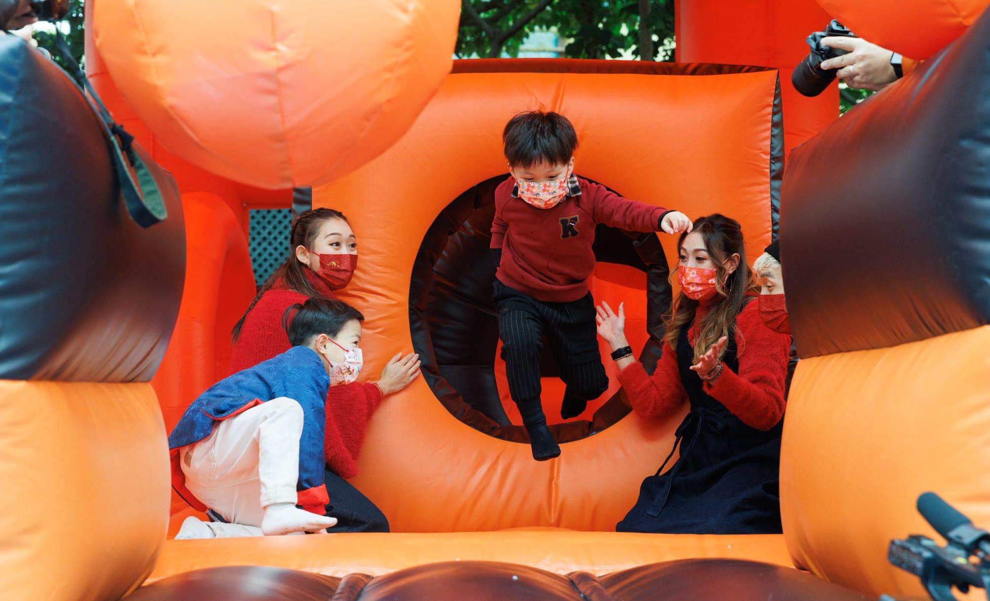 海洋公園在過去聖誕和元旦訪客旺,將會在內地及海外加強宣傳。(蘇文傑攝)