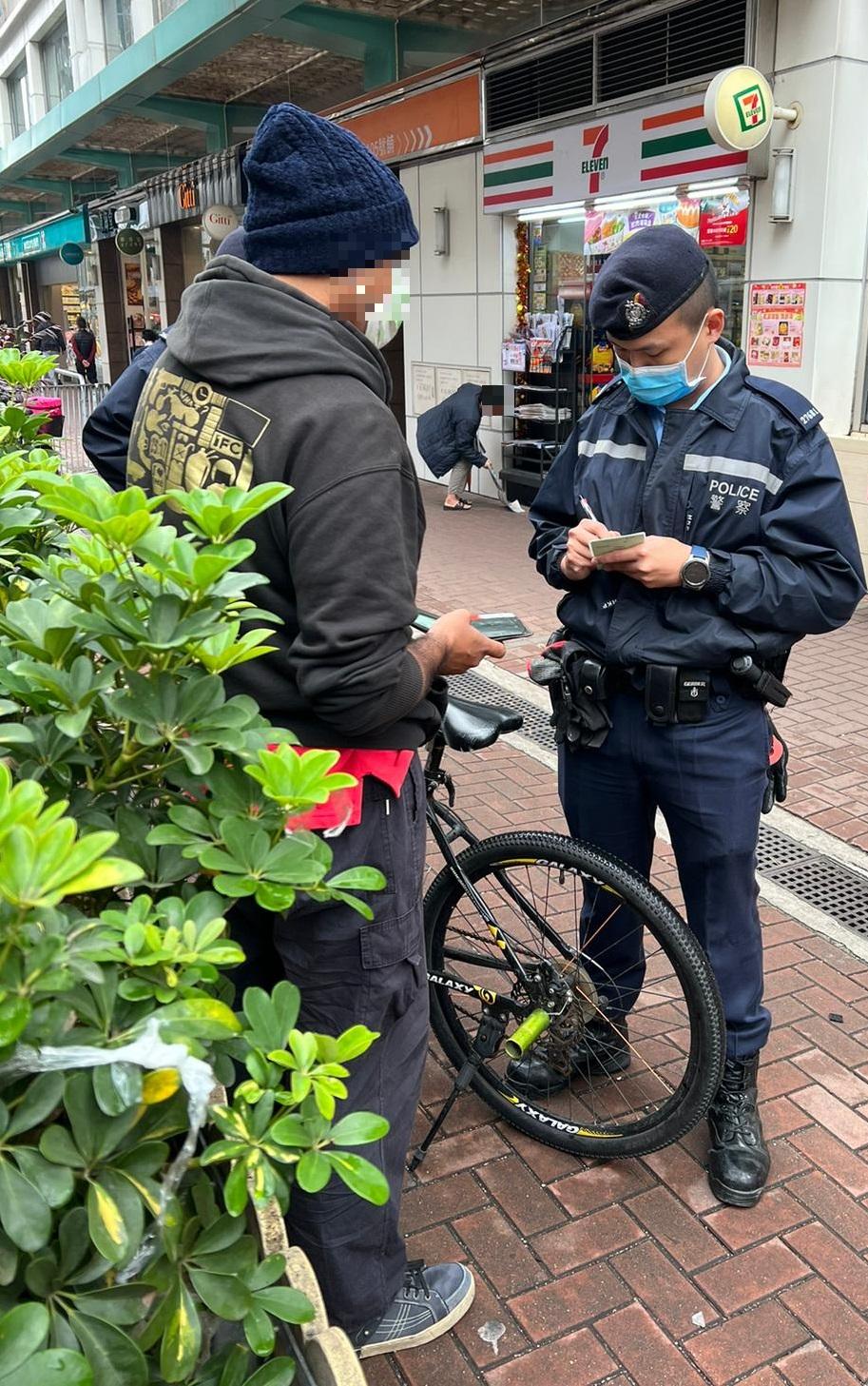 警打擊違泊及單車違例發2032張「牛肉乾」拖走8車