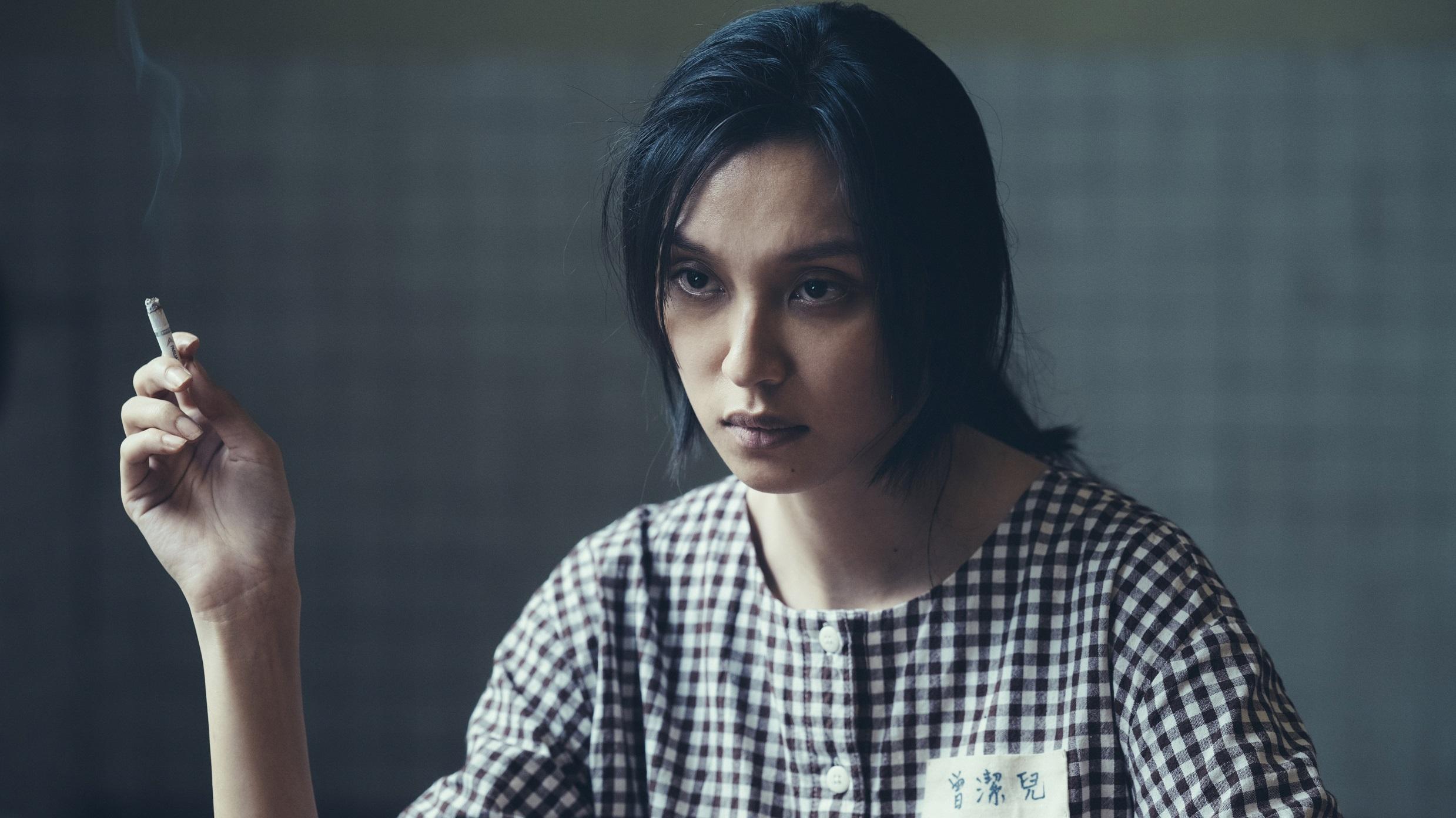 王丹妮九成戲份都要扮演又殘又灰的可憐母親。(《毒舌大狀》劇照)