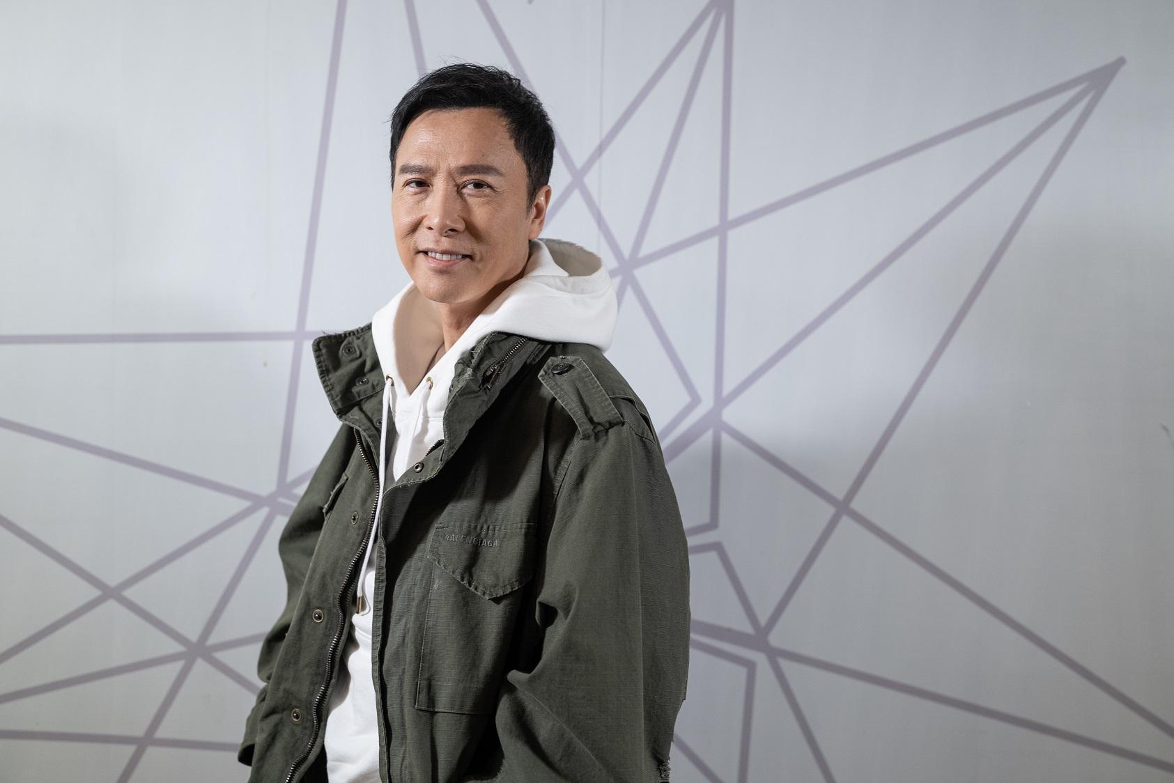 甄子丹笑言快將「登六」已看化,對網民評論一笑置之。