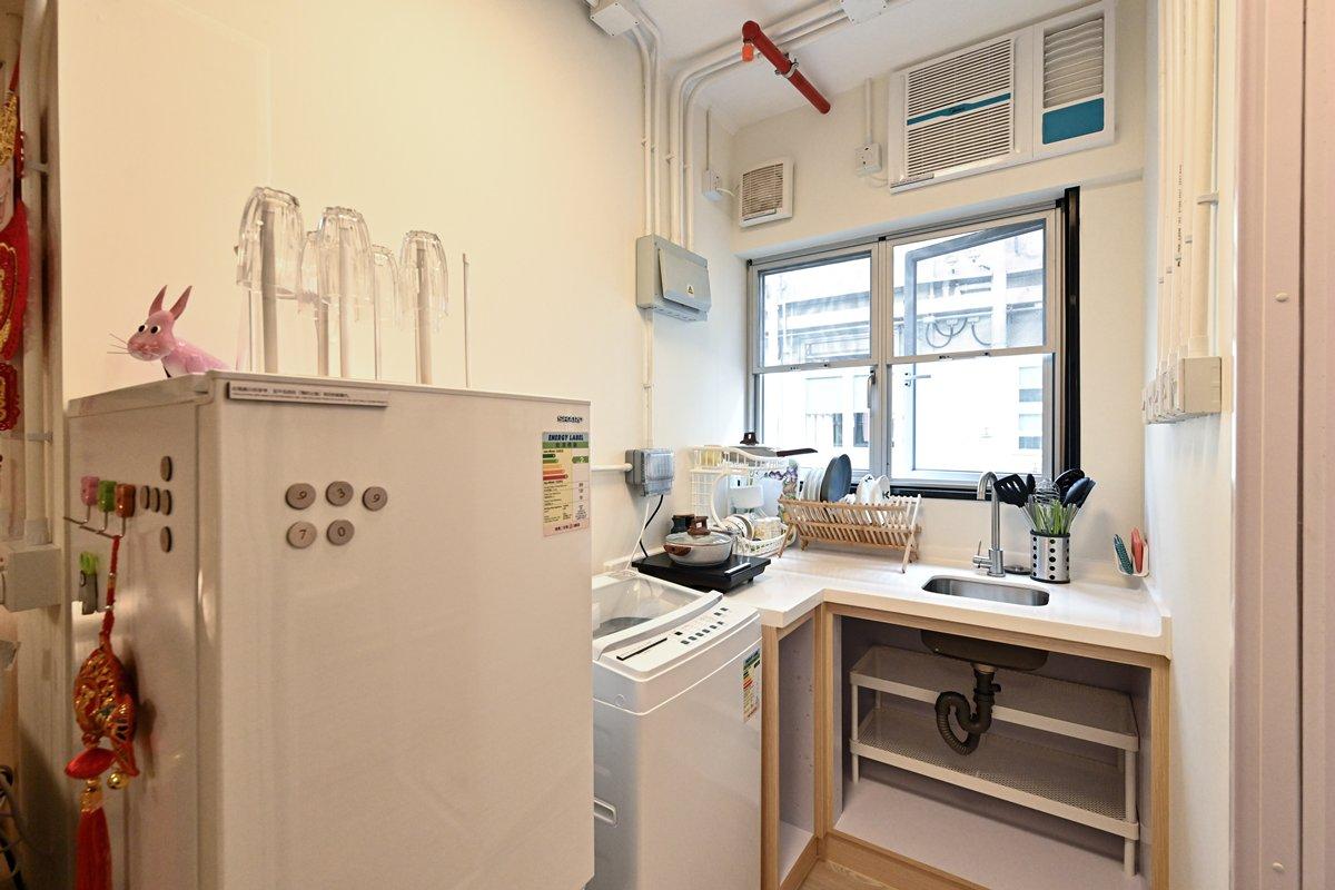 何永賢帶劏房戶睇簡約公屋示範單位