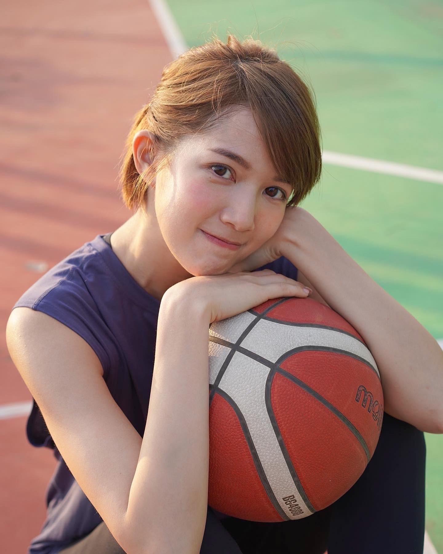 蘇皓兒Chloe So經常打籃球。