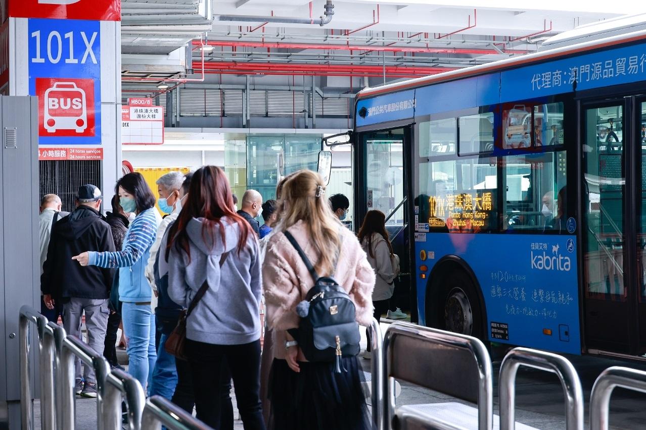 澳門旅遊局推港人限定優惠,巴士+船票買一送一。