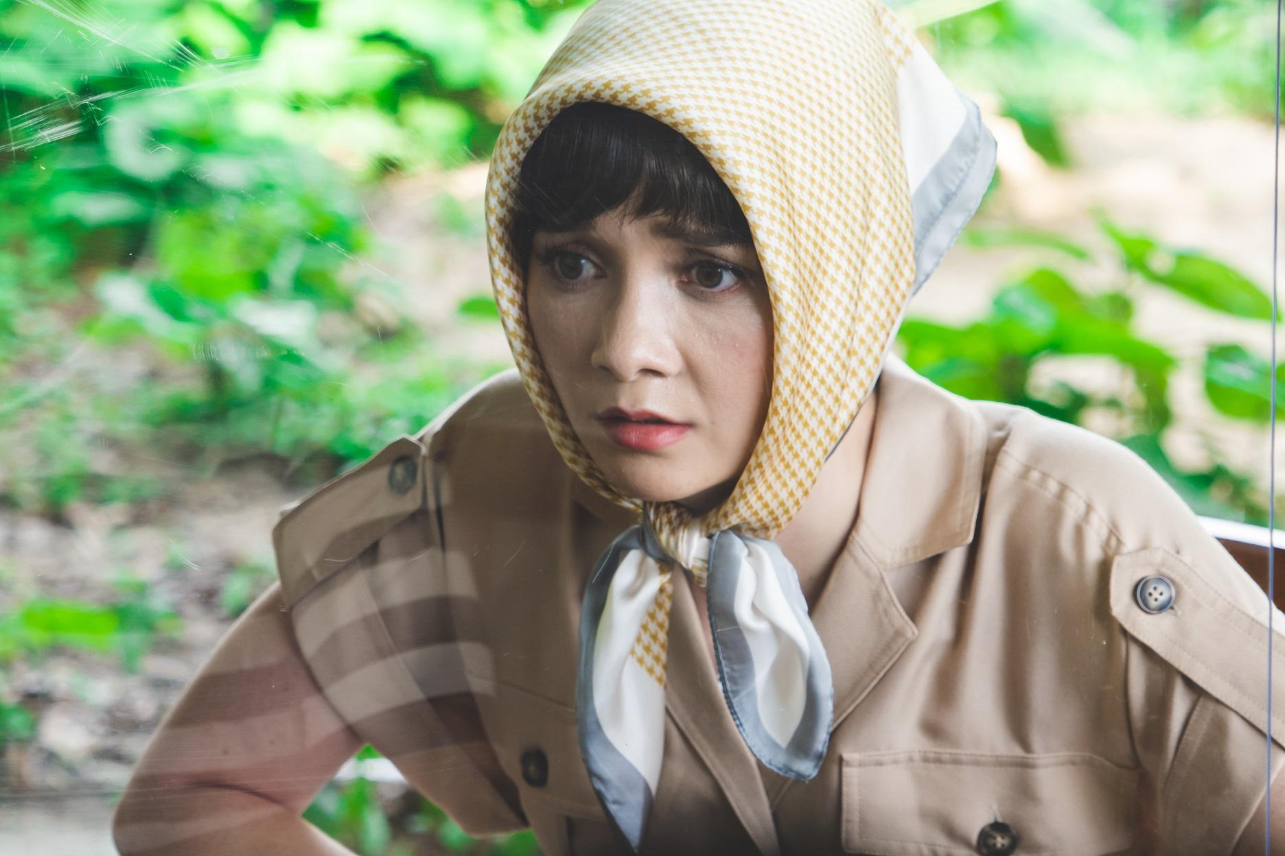 Asha演BabyJohn的妻子。《大誠實家》劇照)