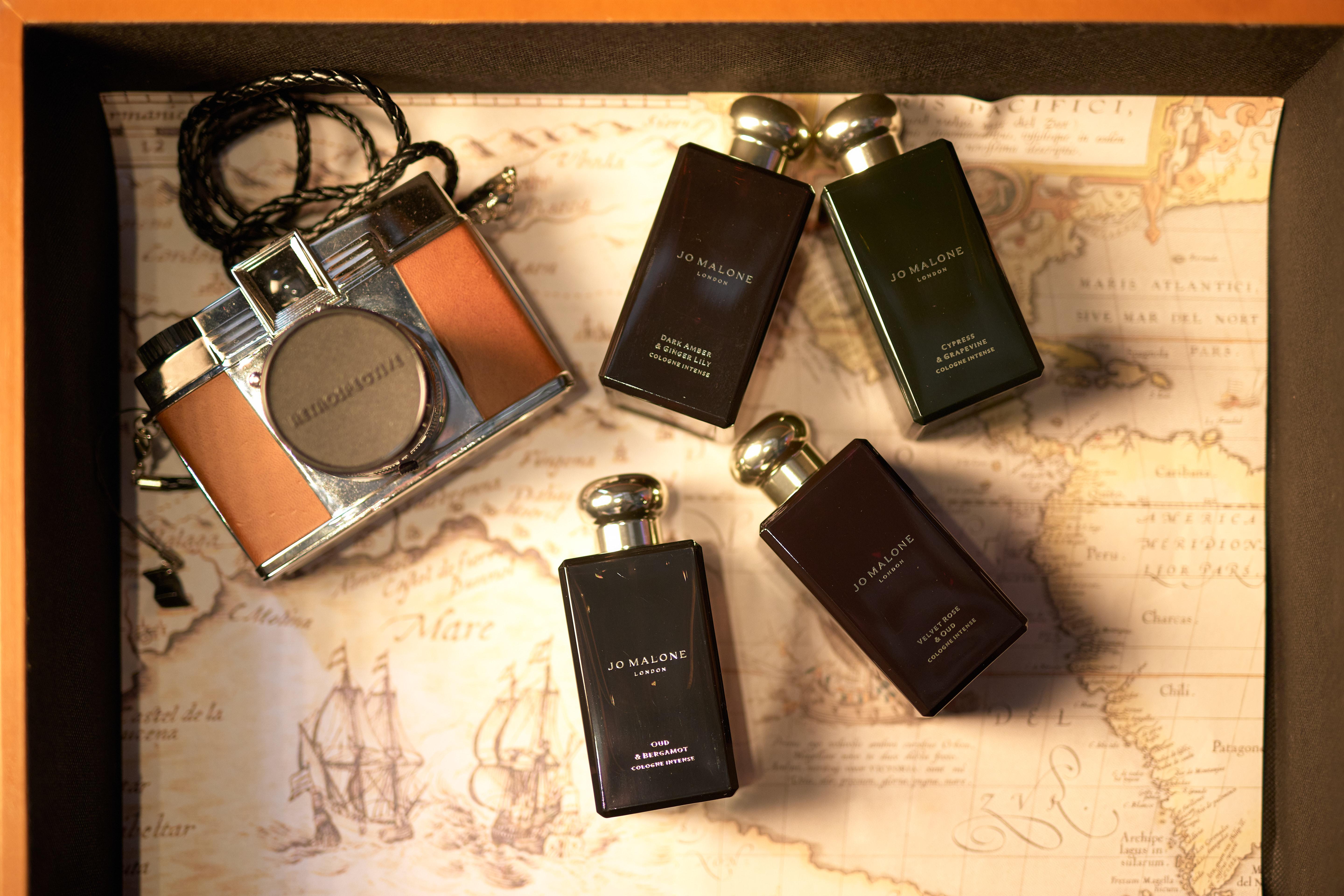 Jo Malone London 芳醇系列2023|在沒有燈光下,香水瓶身呈現如黑色的色調。