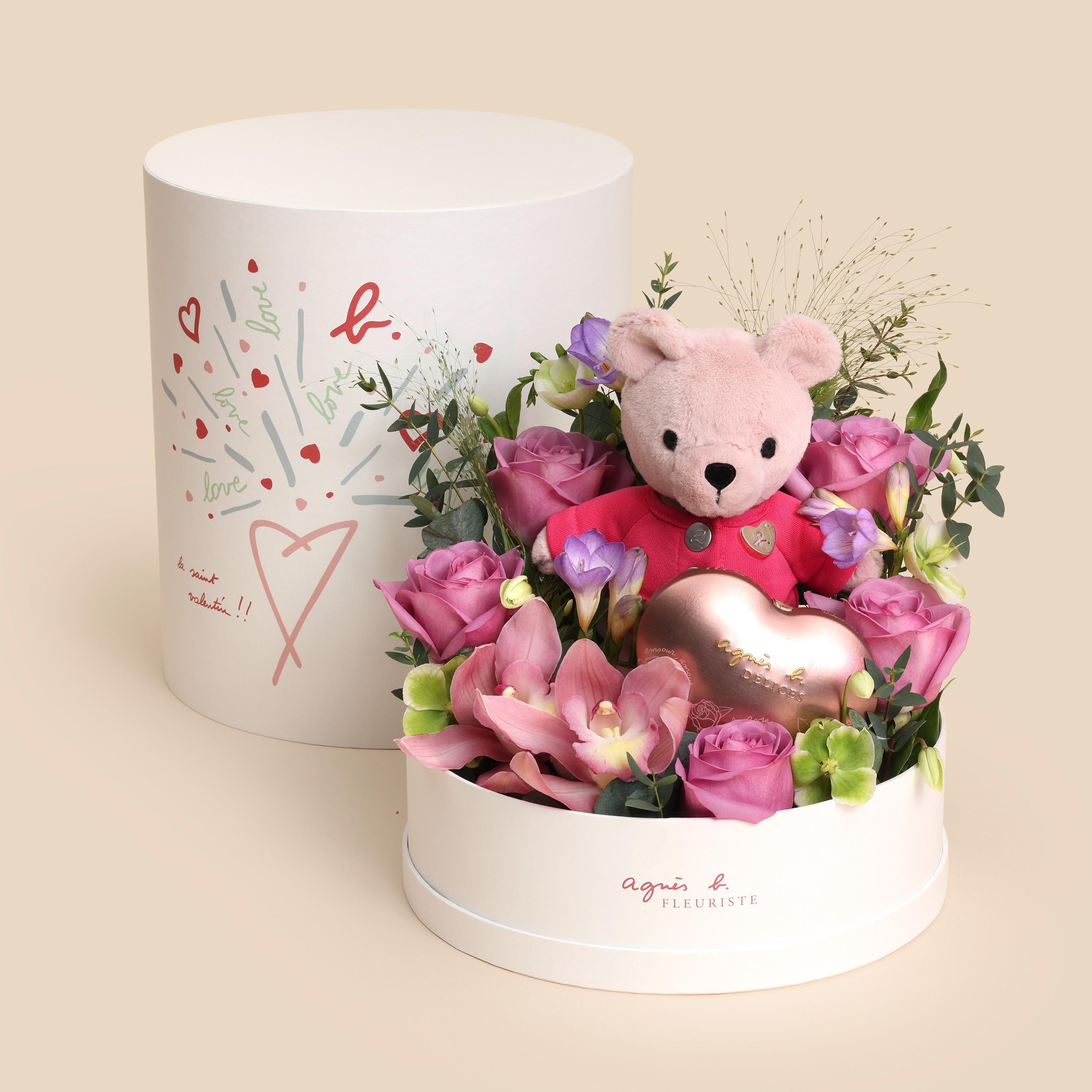 情人節禮物推介2023|agnès b. FLEURISTE b. bear鮮花禮盒 Adrianna $2,280 (早鳥價惠價$2,052)
