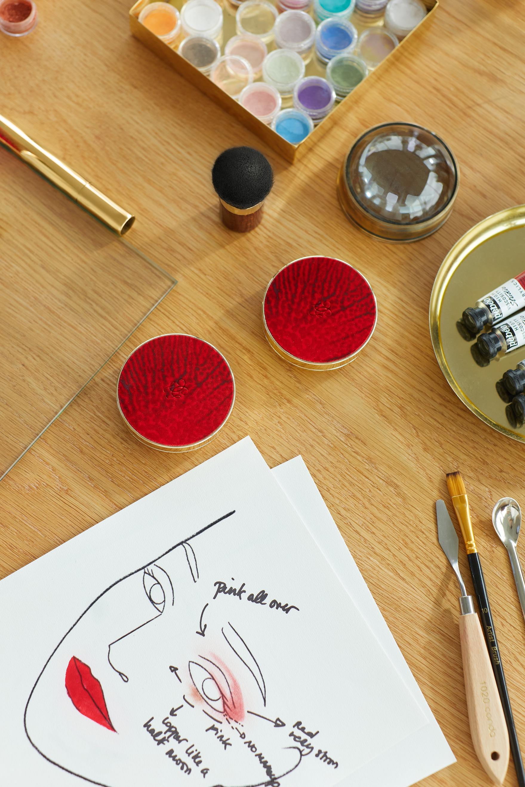 嫣紅庭金鑽修顏氣墊粉盒 $680