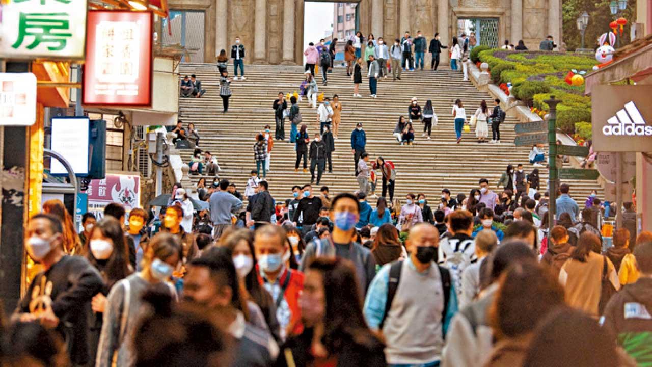 水貨客重現 手信店做到無停手 澳門開關首日丁財兩旺