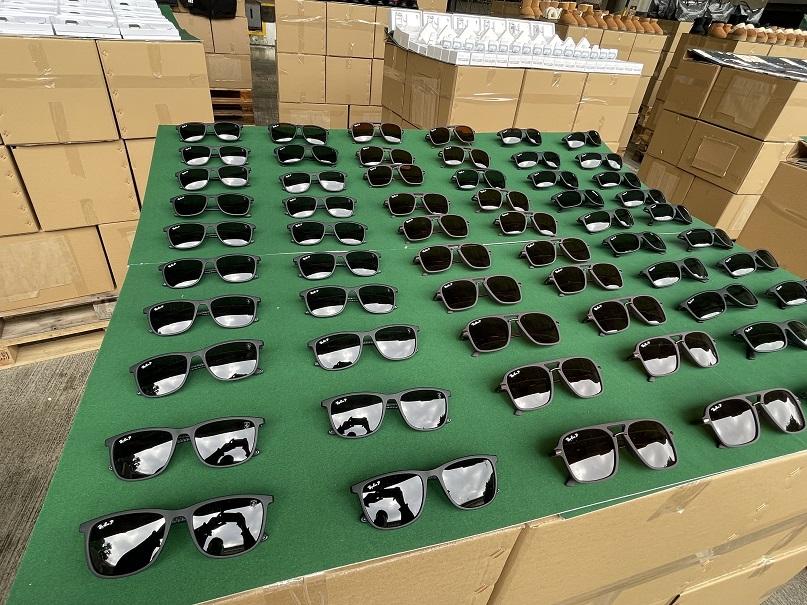 海關打擊冒牌貨銷售拘4人 檢市值4000萬假手表太陽眼鏡波鞋