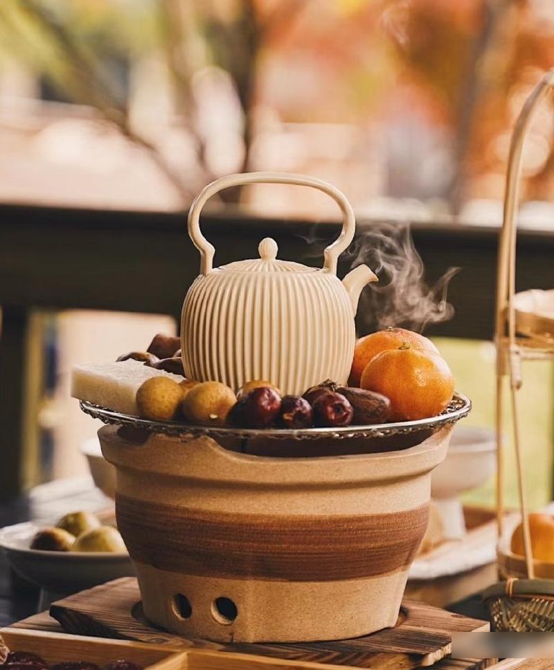 圍爐煮茶的優雅畫面,非常適合打卡。(互聯網)