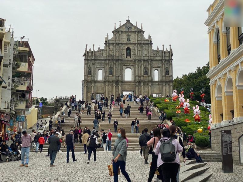 大三巴恢復熱鬧。(澳廣視)