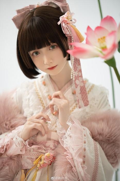 依川川cosplay照。(依川川微博)