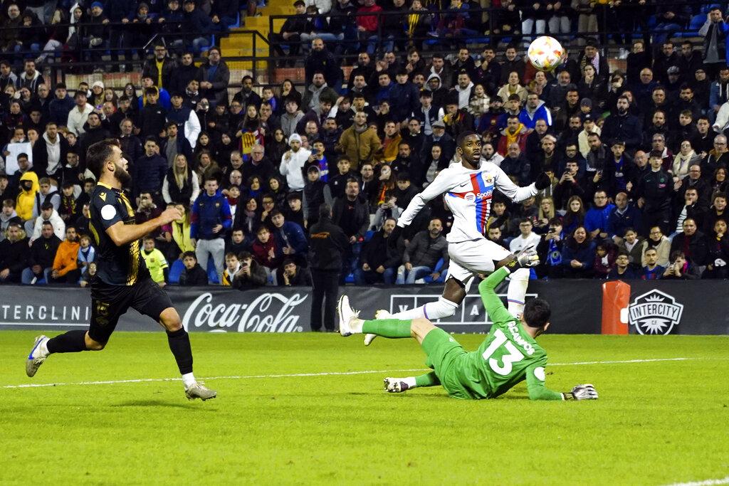 迪比利為巴塞射入第2球。(美聯社)