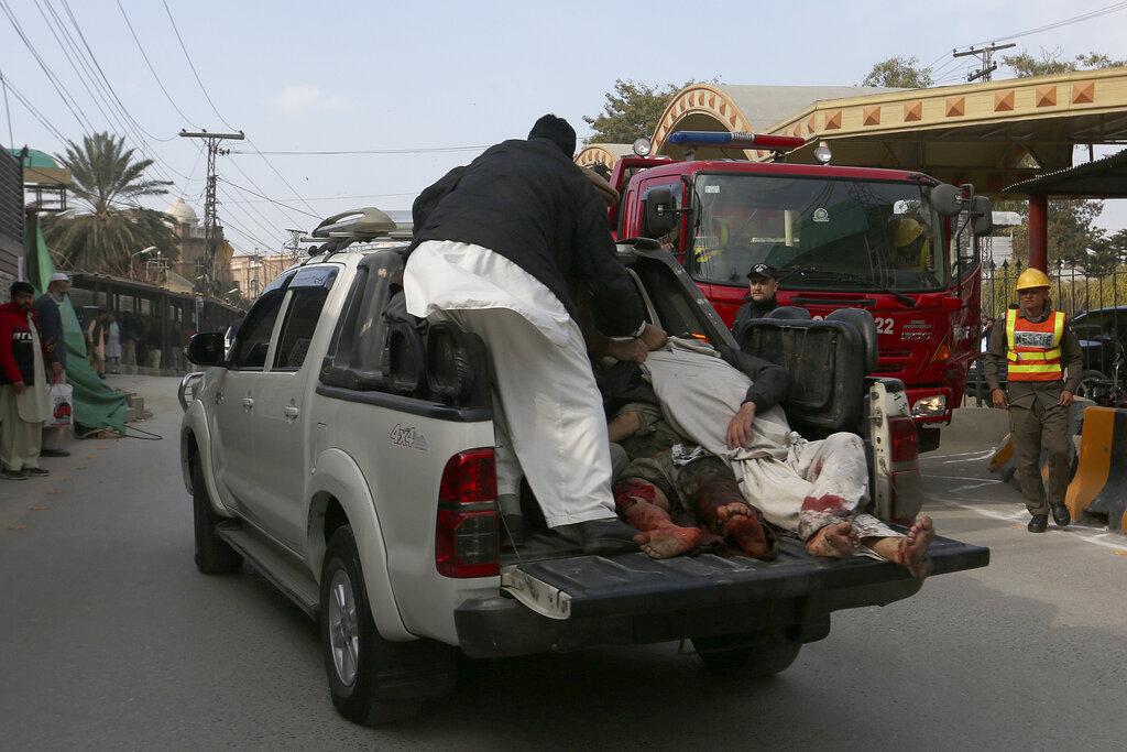 巴基斯坦一間清真寺發生爆炸。(美聯社)