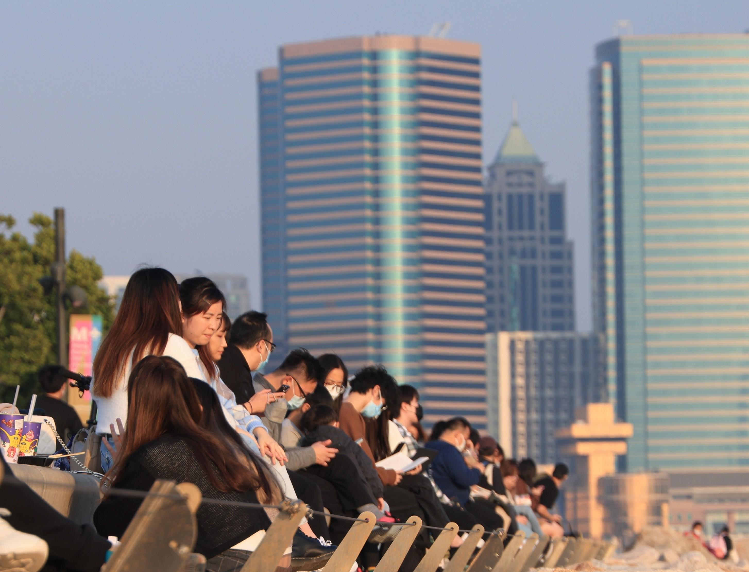 西九文化區在防疫措施鬆綁後,民眾恢復活動。