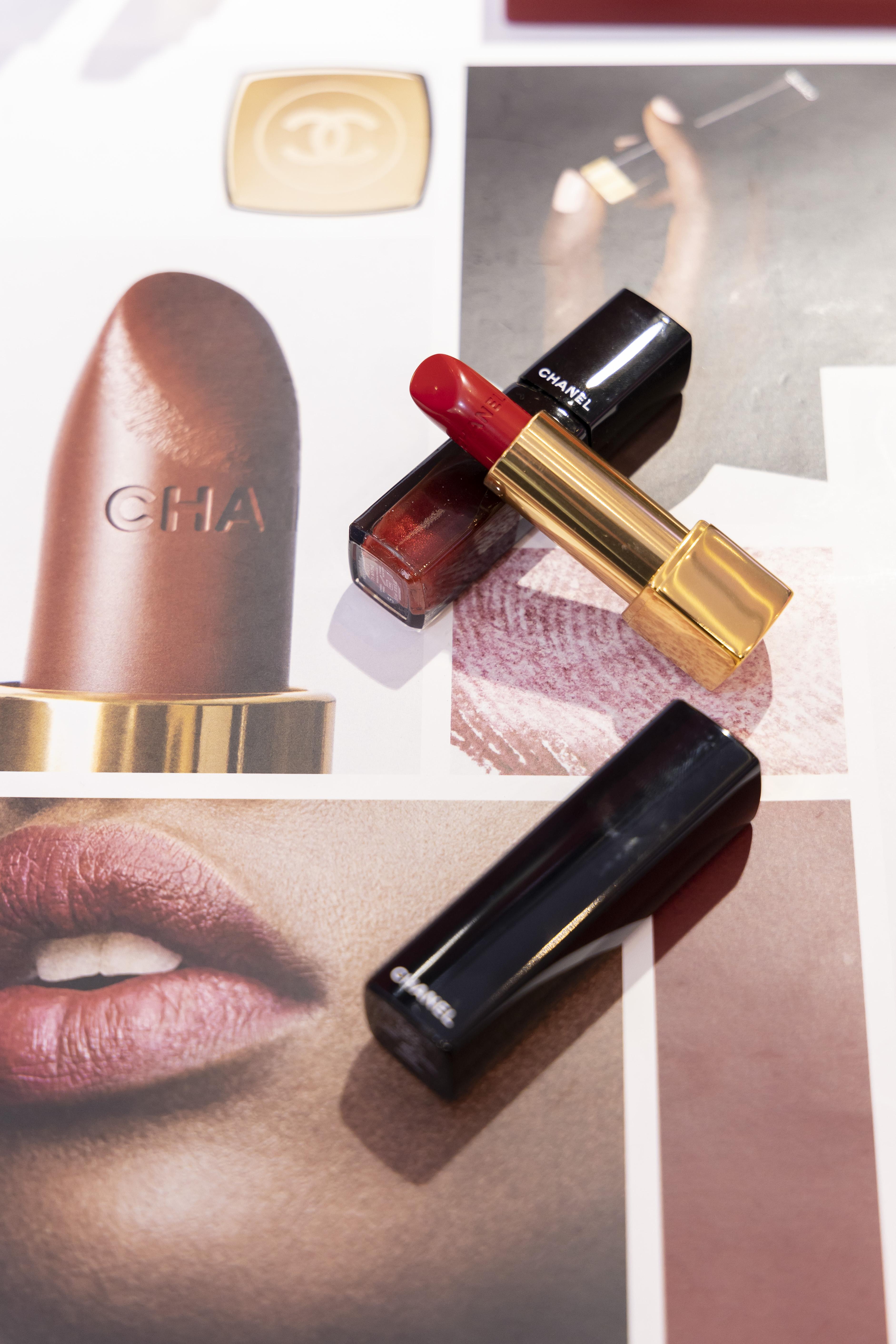 紅色與CHANEL的品牌歷史和風格語言密不可分,Gabrielle Chanel特別鍾情於紅唇。