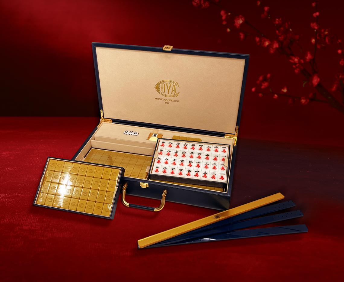 購買任何新春產品滿港幣$10000即可獲贈COVA限量版麻雀一副。