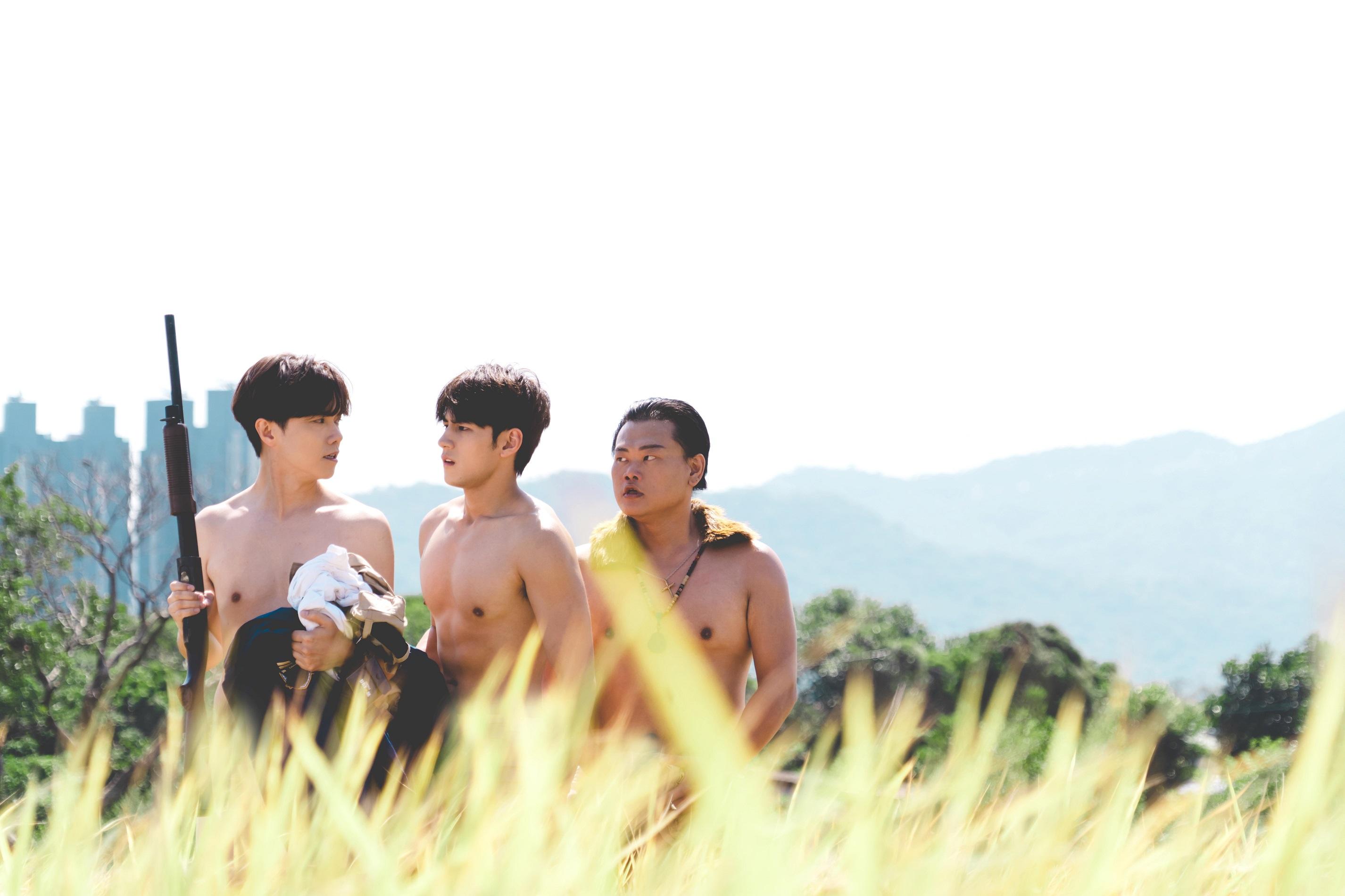 軒公與Jeffrey和白只裸跑,笑言觀眾可看到人體正常發育的三個階段。