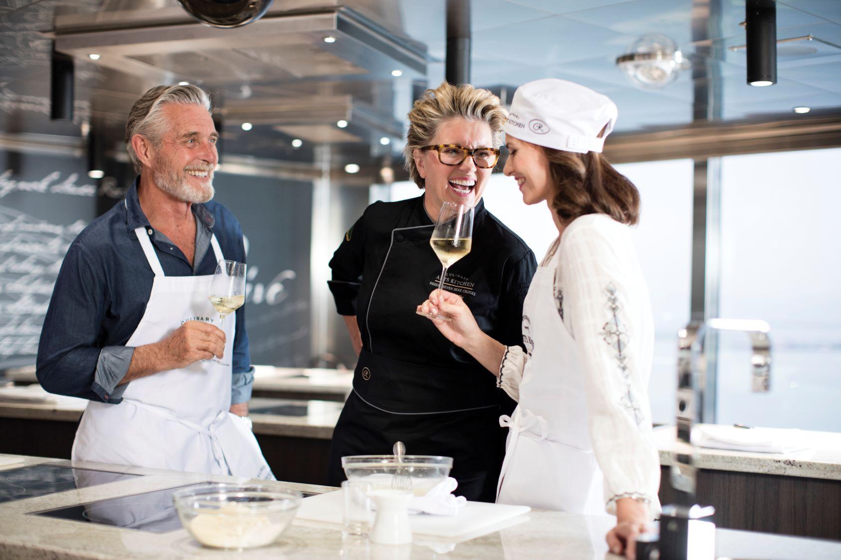 七海探索者號將帶賓客前往京都、廣島和別府等景點(圖片由麗晶七海郵輪提供)