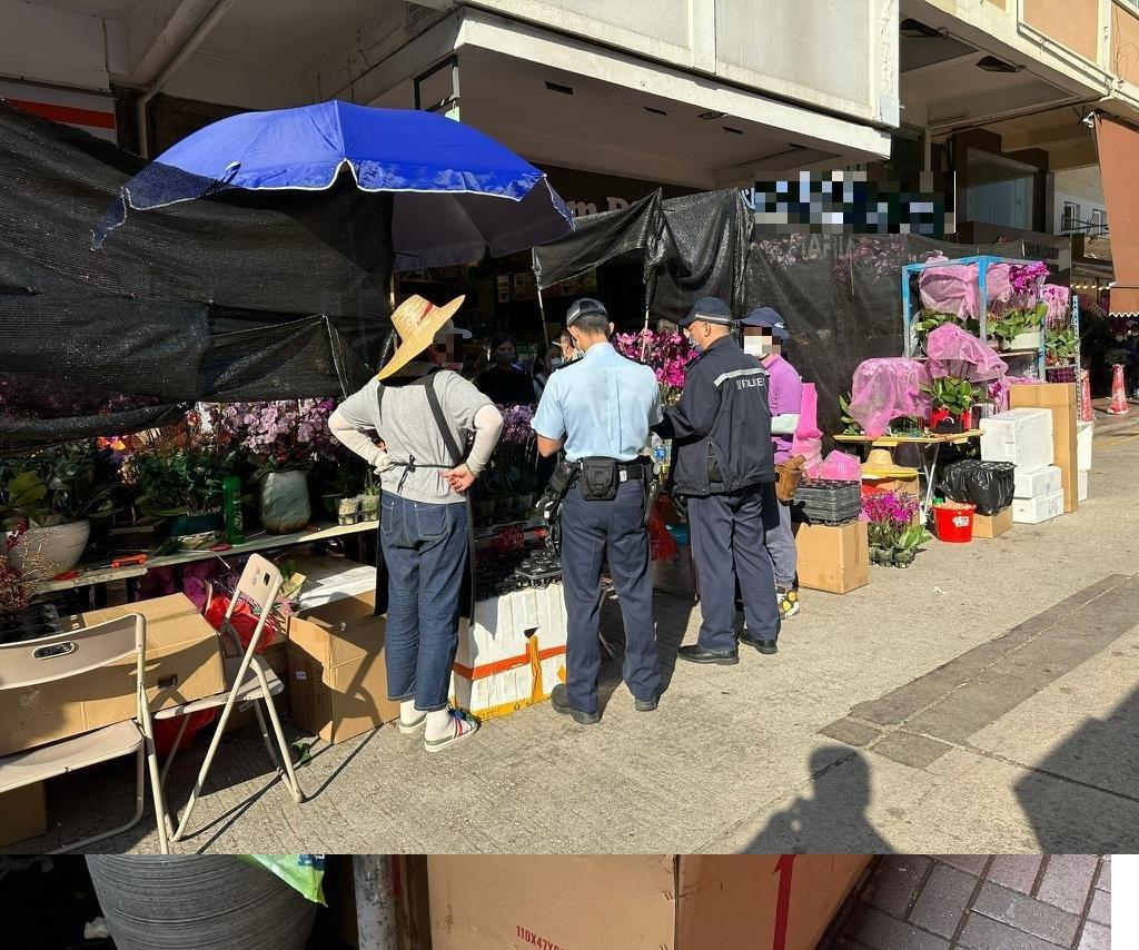 警方指,農曆新年前,旺角花墟一帶店鋪阻街問題嚴重,會加強執法。