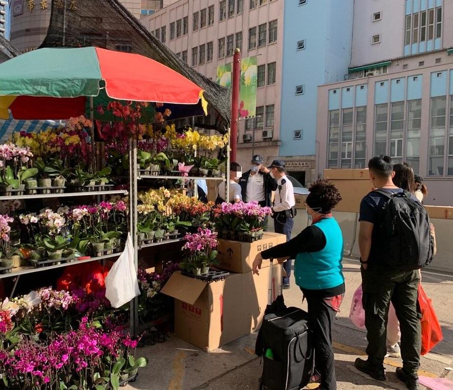 警方指,農曆新年前,旺角花墟一帶店鋪阻街問題嚴重,會加強執法。