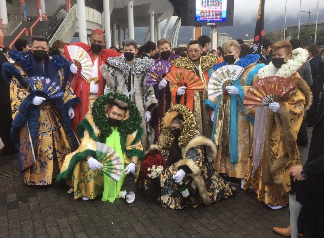 北九州市的成人禮以造型浮誇著名。(Twitter圖片)