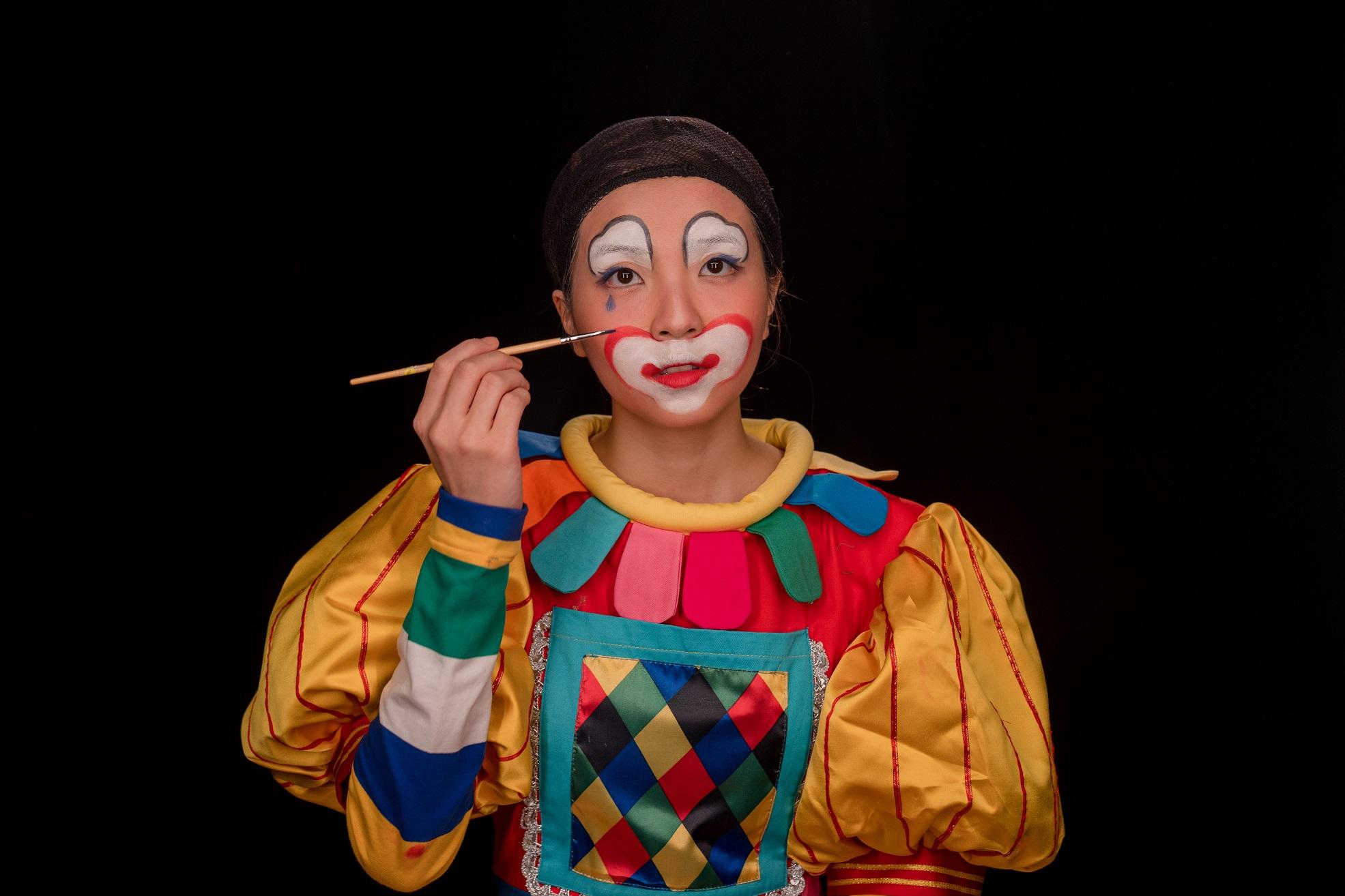 《1人婚禮》從一個謊言開始,帶出愛一個不可愛的自己的訊息。(劇照)